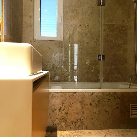 & Private Bathroom Luxury Villa, Swimingpool بيت ضيافة *